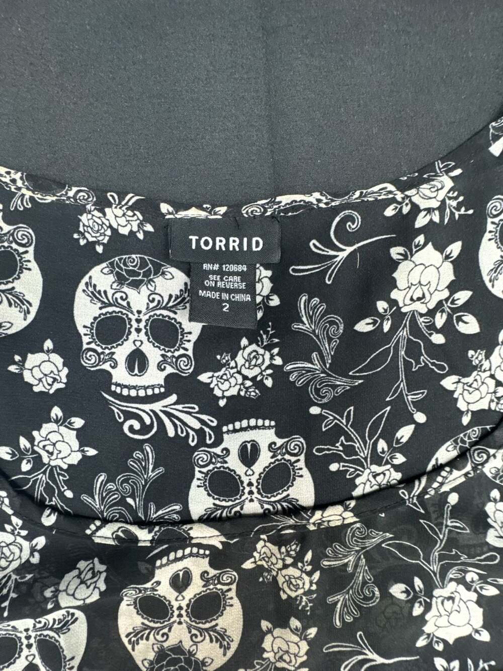 Torrid Skull Floral Tank Top Size 2 Black White Chiffon A-Line - Picture 5 of 7